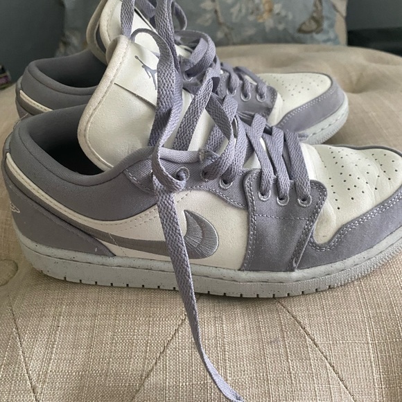 Air Jordans - Picture 2 of 5